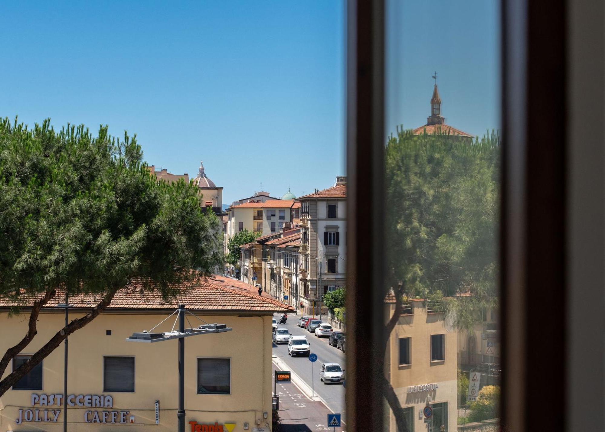 Via Lorenzo Di Credi 3 - Grazioso Con Vista, In Piazza Alberti Vicino Stadio, Nelson Mandela Forum E Con Parcheggio Di Fronte - Charming Apartamento