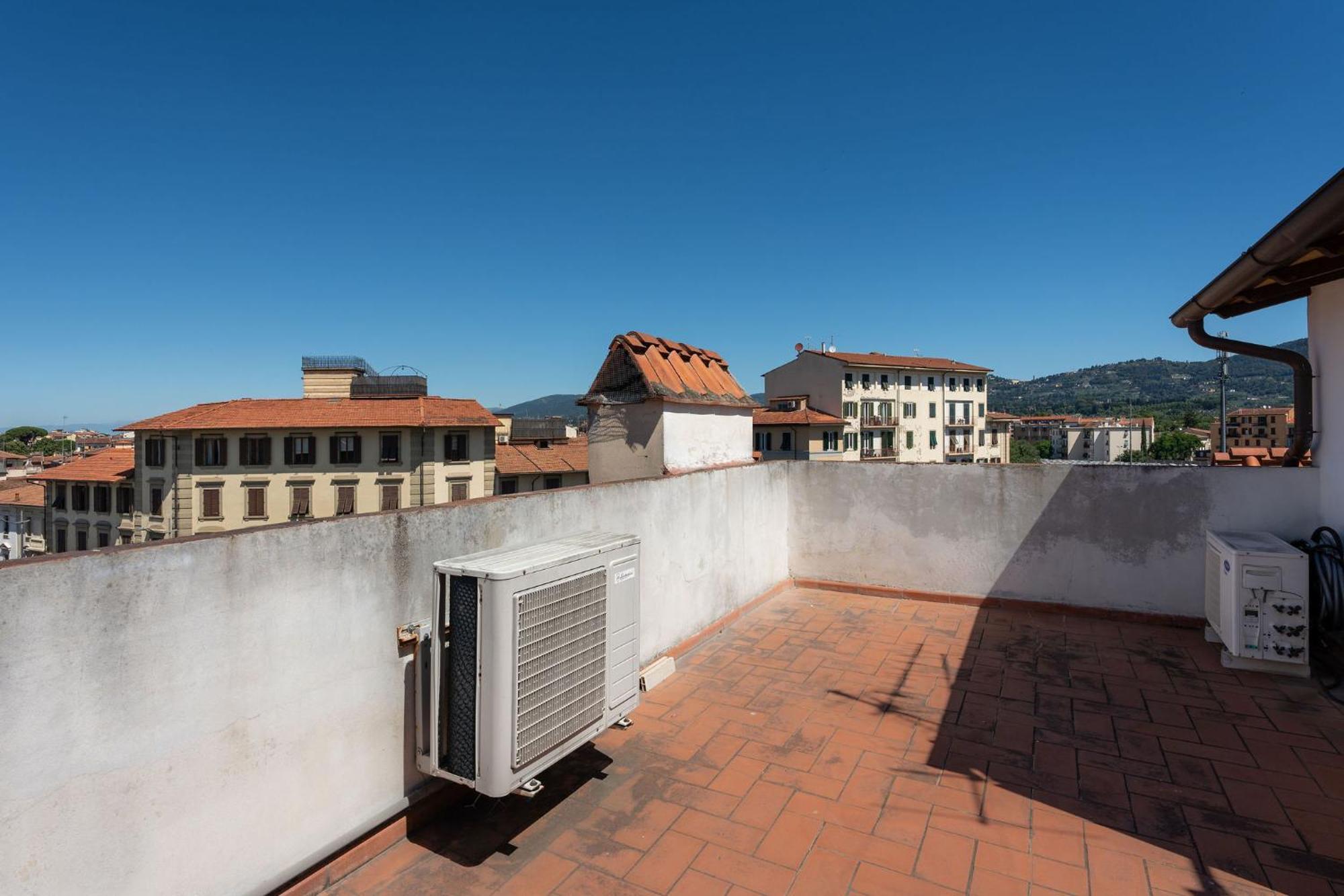 Via Lorenzo Di Credi 3 - Grazioso Con Vista, In Piazza Alberti Vicino Stadio, Nelson Mandela Forum E Con Parcheggio Di Fronte - Charming Apartamento